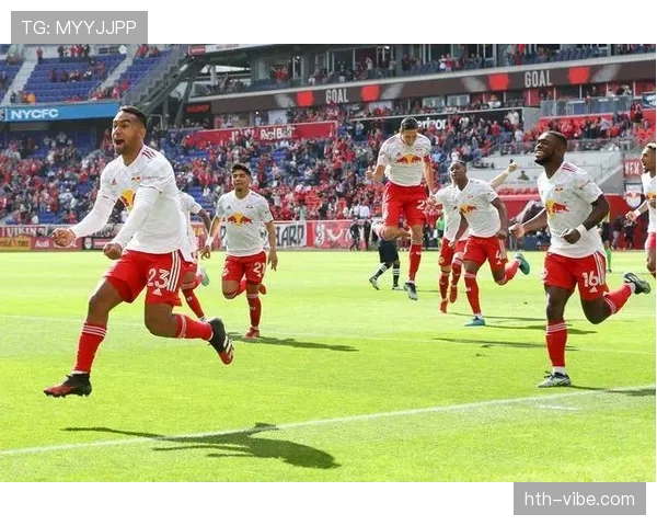 秘鲁队边路进攻施压对手，表现稳健展现球队强劲实力